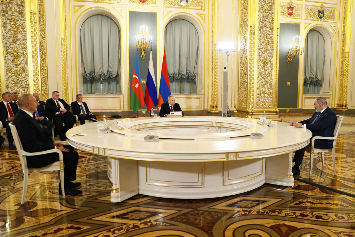 Moskova'da Putin, Paşinyan, Aliyev zirvesi